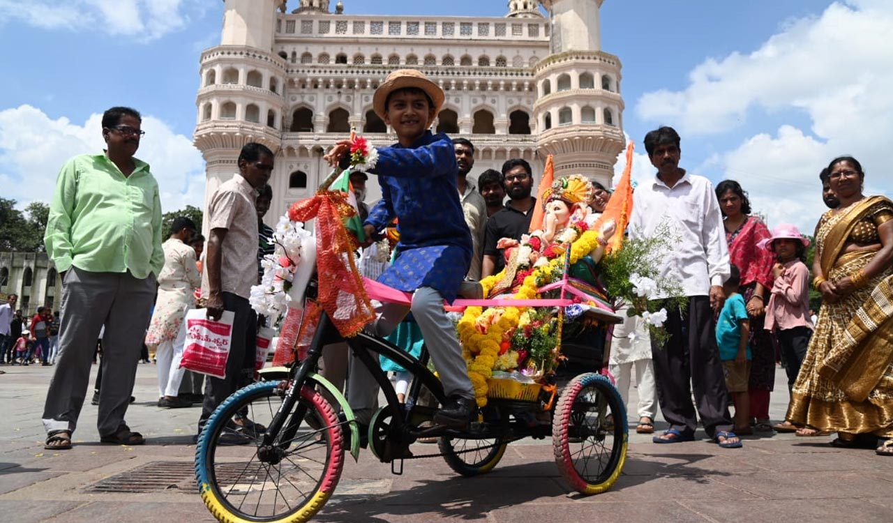 Lakhs of devotees join Ganesh immersion processions in Hyderabad