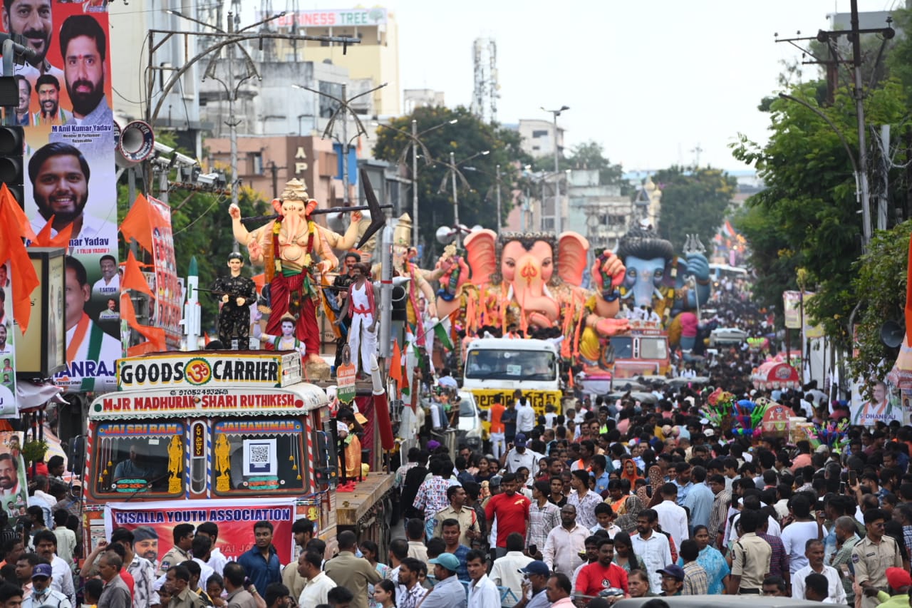 Hyderabad Ganesh idols immersion: Over 2.32 lakh Ganesh idols immersed in six GHMC zones
