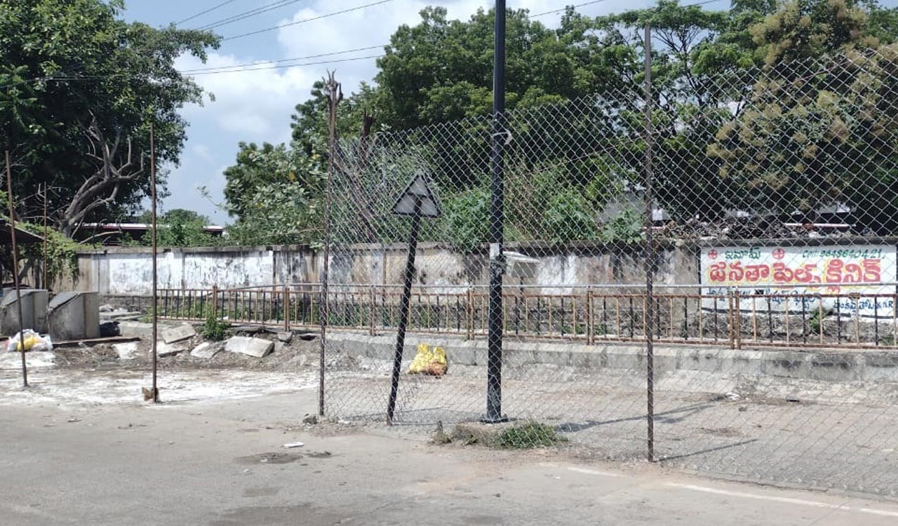 Karimnagar civic body to name and shame those dumping garbage on roads