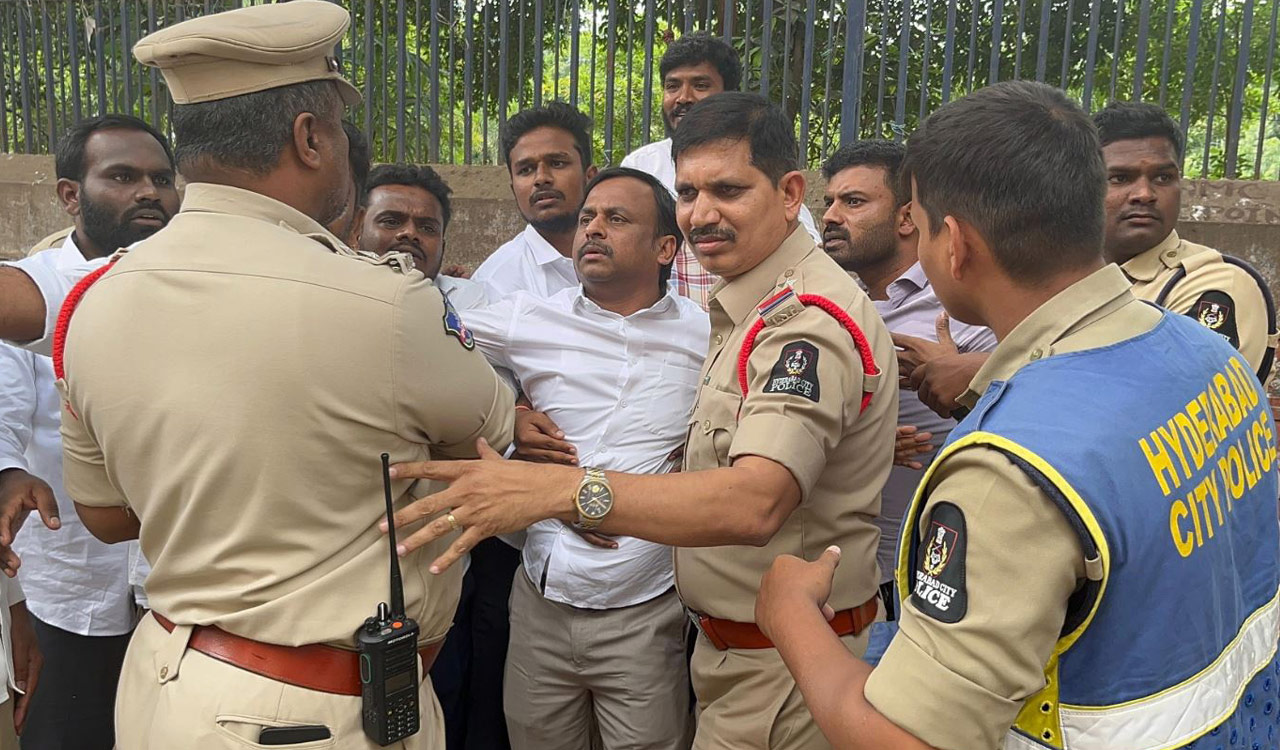 Watch: BRSV leaders arrested ahead of Group-1 candidates’ round table meet in Hyderabad