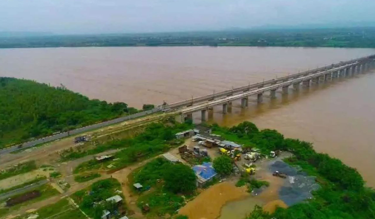 Godavari river in Spate: Above-normal flows trigger flood alerts