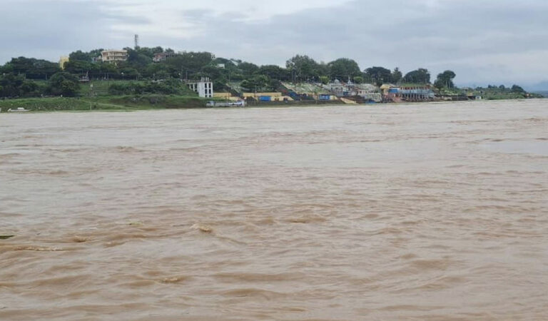 Godavari crosses first warning level at Bhadrachalam