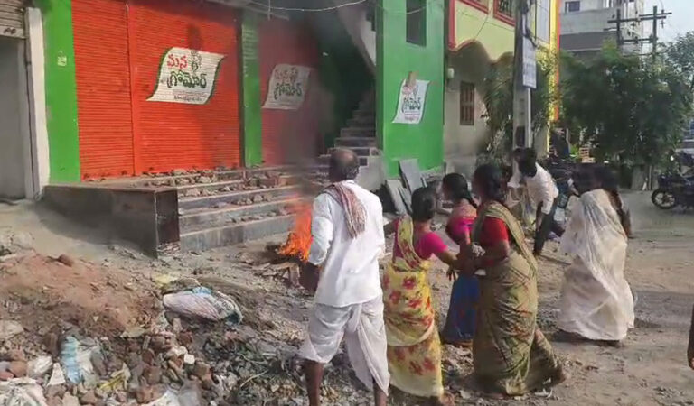 Watch: Urea protests turn violent as farmers pelt stones at an outlet, raid a warehouse in Mahabubabad