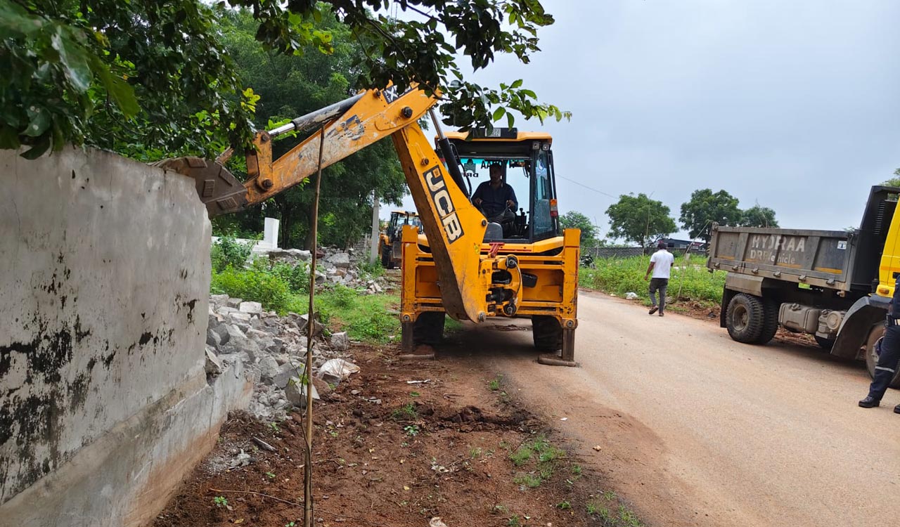 Hyderabad: Hydraa clears encroachments on 12 acres in Shamshabad