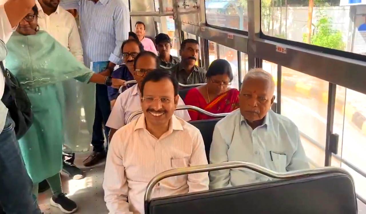 Hyderabad: V.C. Sajjanar rides city bus as ordinary passenger on last day as TGSRTC MD
