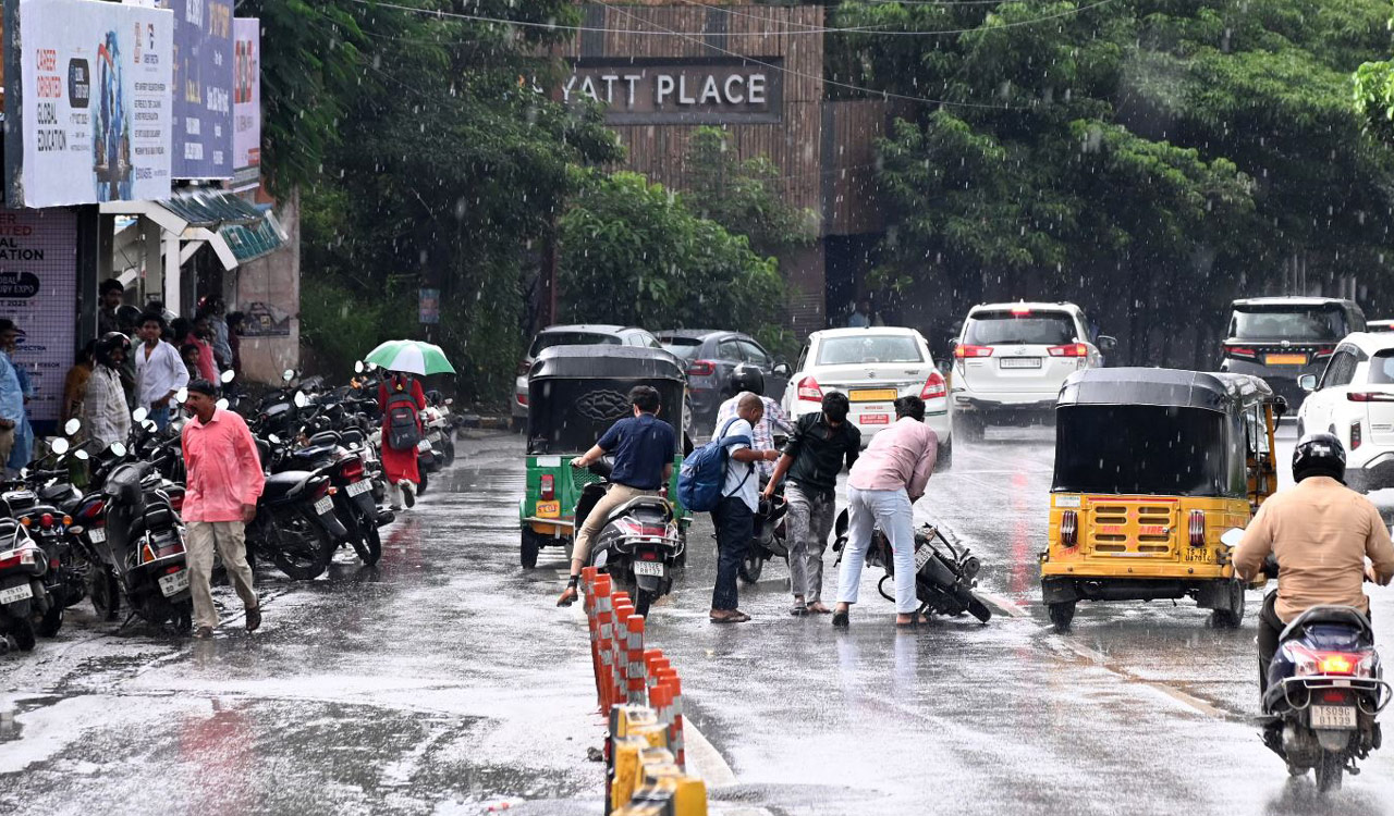 Hyderabad to witness heavy rain, gusty winds overnight