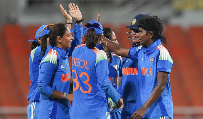 India thrash Australia by 102 runs in 2nd ODI, Mandhana scores century