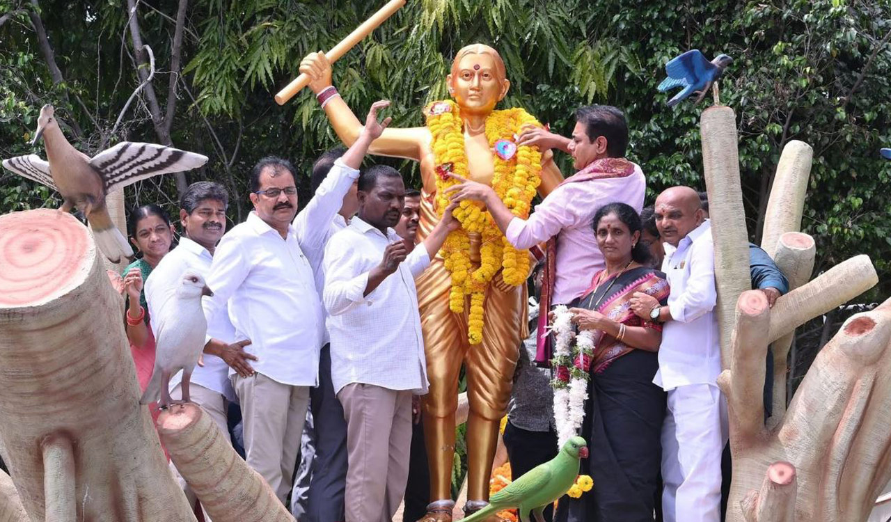 KTR pays tribute to Telangana icon Chakali Ailamma