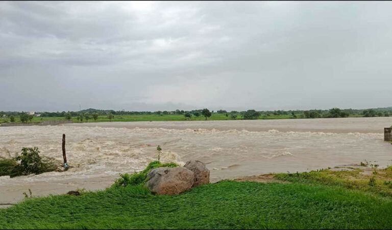 Floods leave over 600 irrigation tanks damaged in Telangana
