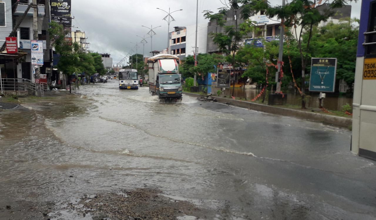 Widespread rains in Khammam disrupt vehicular movement, crop fields inundated