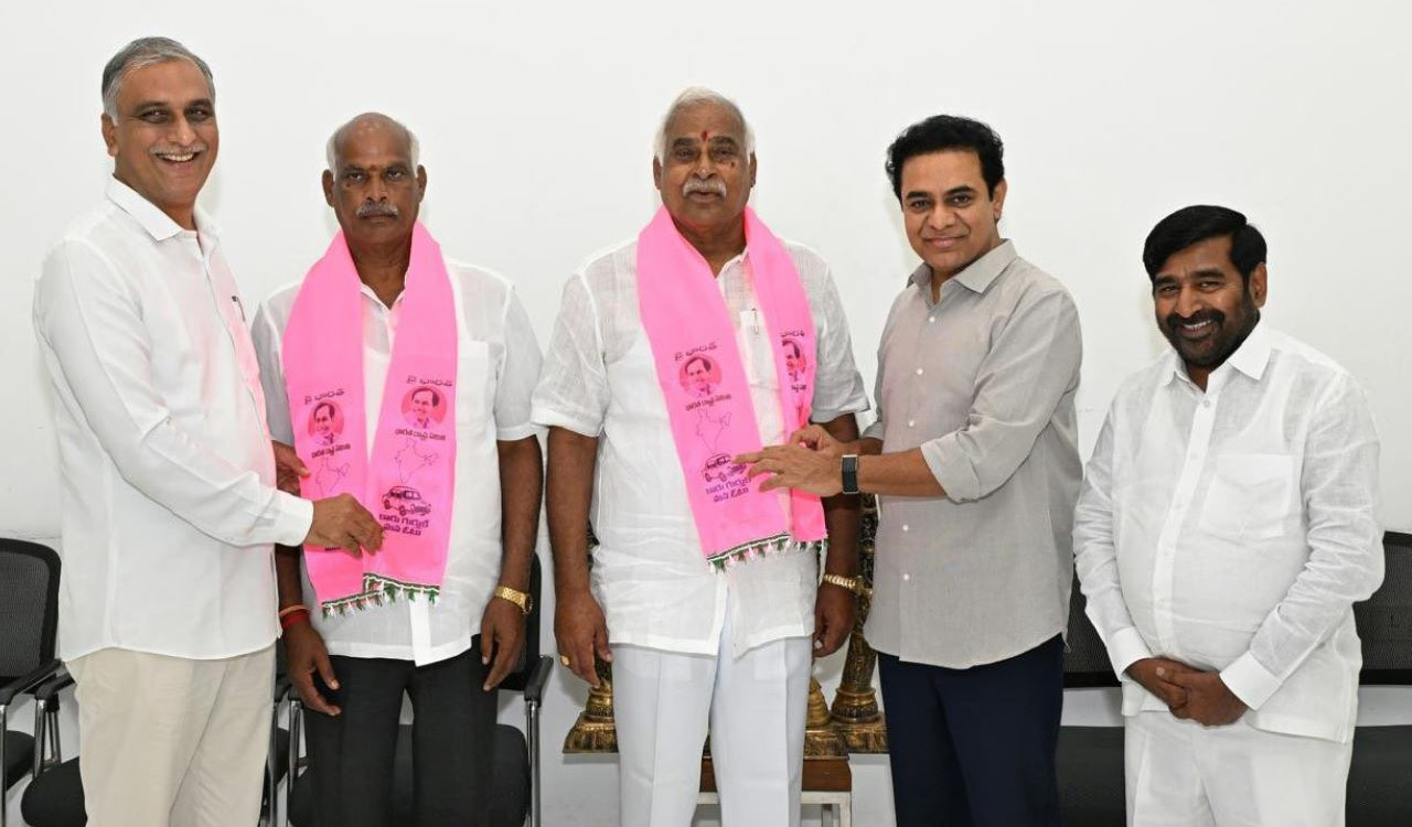 Former MLA Koneru Konappa returns to BRS in presence of KTR, Harish Rao