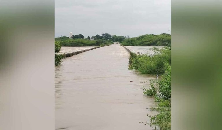 River Manjeera overflows at Yellapur bridge, traffic blocked