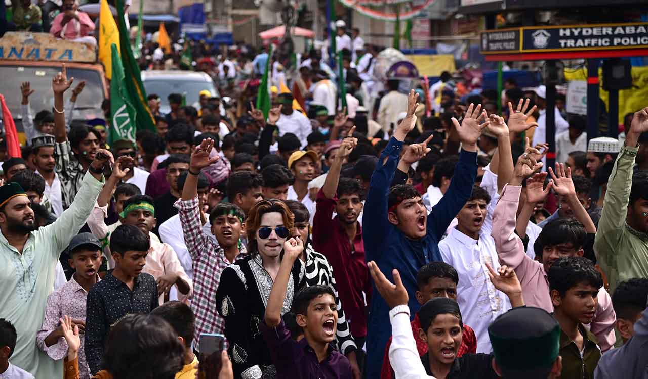 Thousands join Markazi Milad Juloos in Hyderabad’s Old City