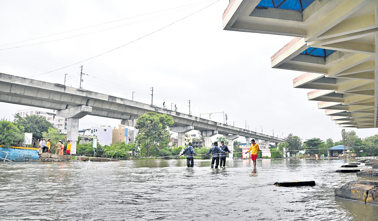 Flooded MGBS disrupts bus services; TGSRTC announces alternate boarding points