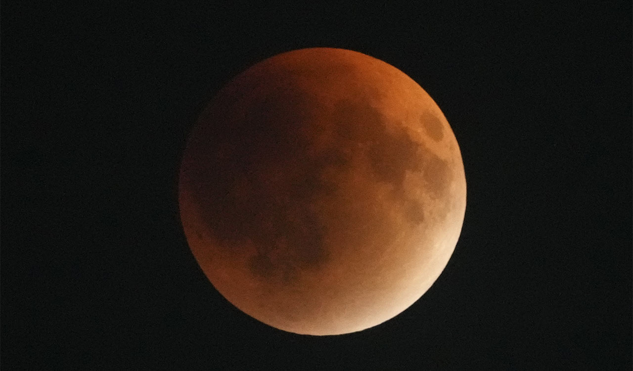 ‘Blood Moon’: Total lunar eclipse wows skywatchers across India