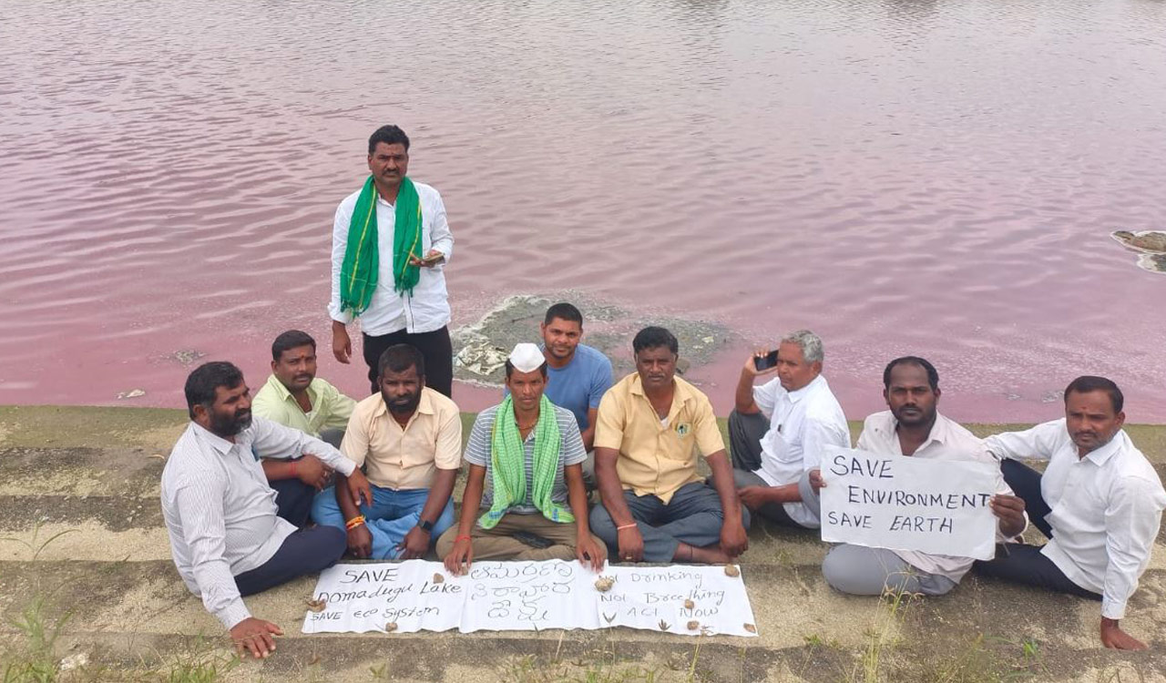 Sangareddy: Villagers, activists protest Pharma effluent discharge at Nalla Cheruvu