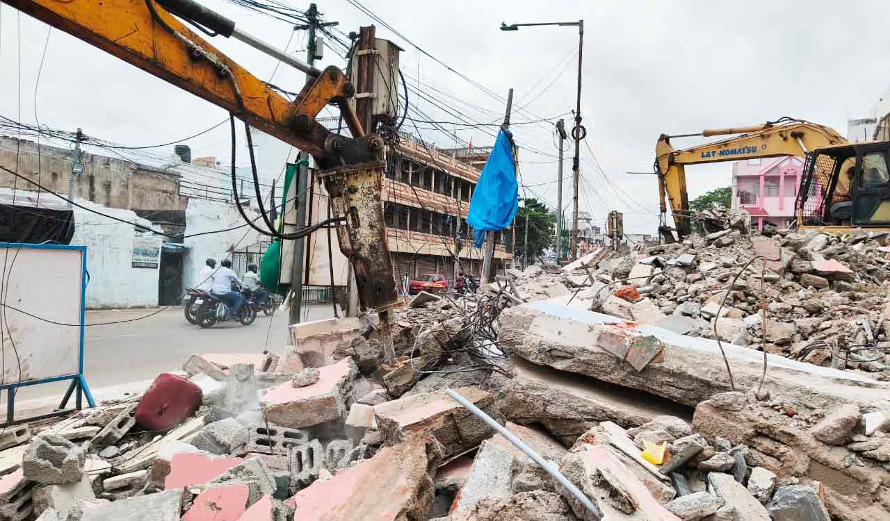Old City Metro Road widening works reach critical stage