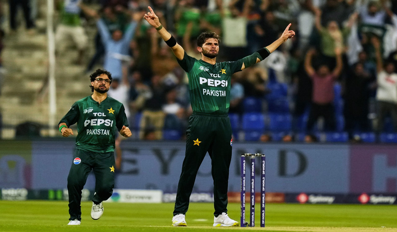 Pakistan stay alive in Asia Cup with five-wicket win over Sri Lanka
