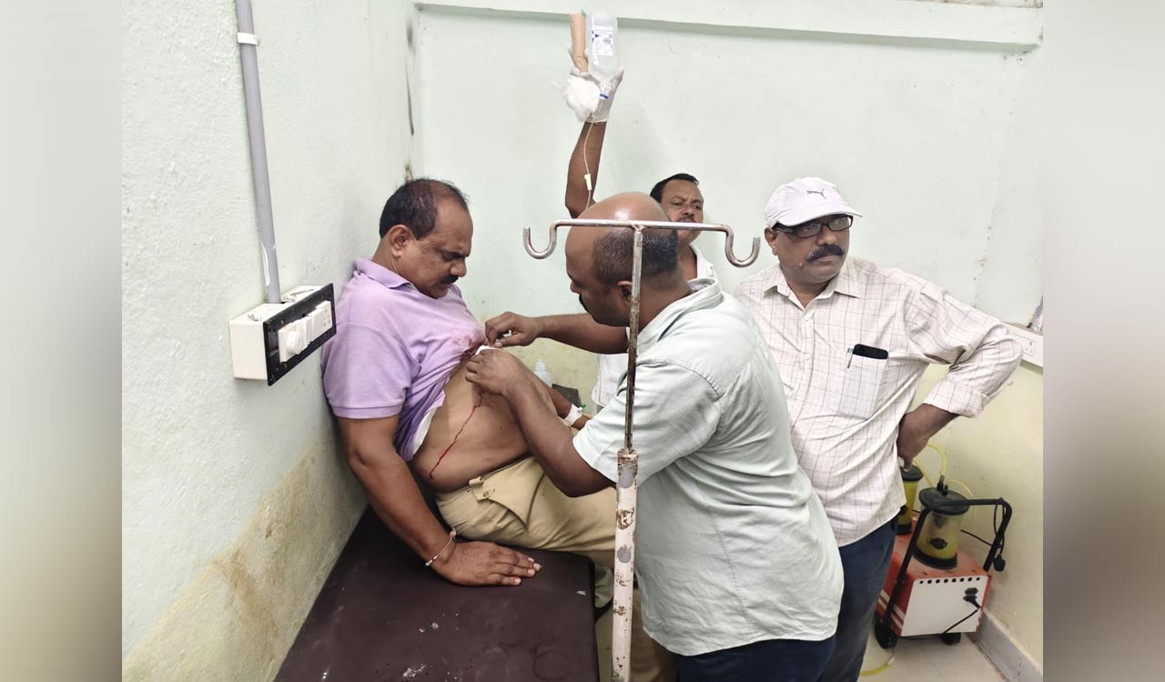 Drunk man attacks constable, home guard in Nirmal police station