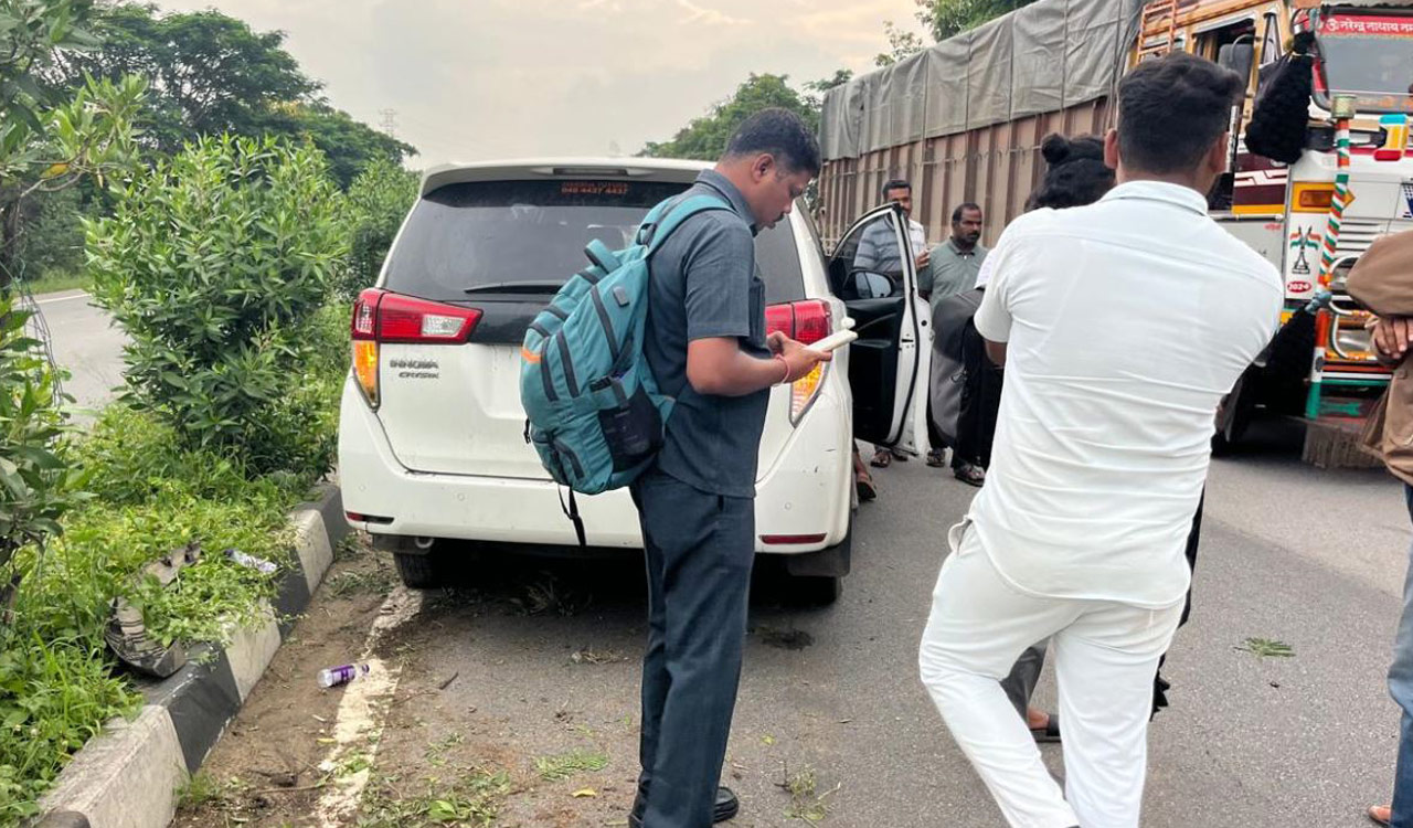 Vehicle in Minister Ponnam Prabhakar’s convoy meets with accident
