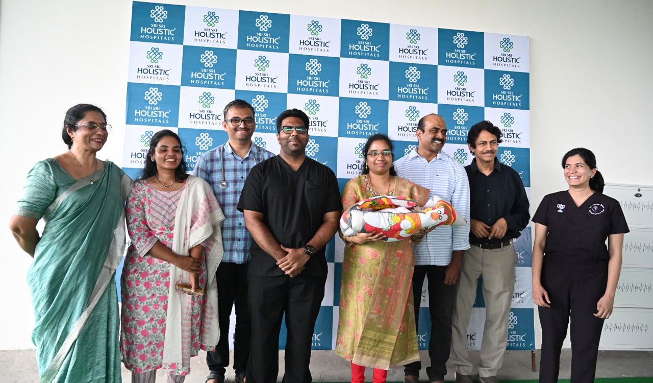 Hyderabad: Premature baby weighing 860 grams recovers at Sri Sri Holistic Hospitals