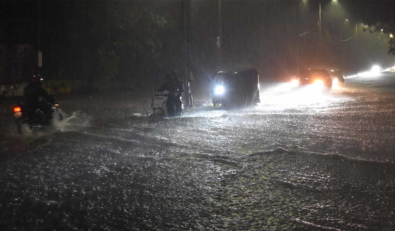 Sudden downpour lashes Hyderabad, traffic crawls on waterlogged roads