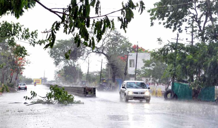 Heavy rains lashed Hyderabad on Sunday, flooding major roads and colonies. Traffic came to a standstill as returnees from Dussehra holidays struggled through waterlogged streets and congested routes across the city.