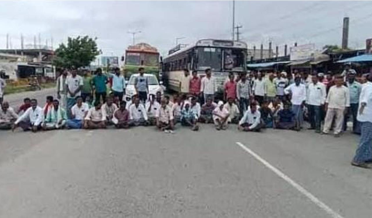 BRS stages rasta roko at Manair bridge over Kaleshwaram probe