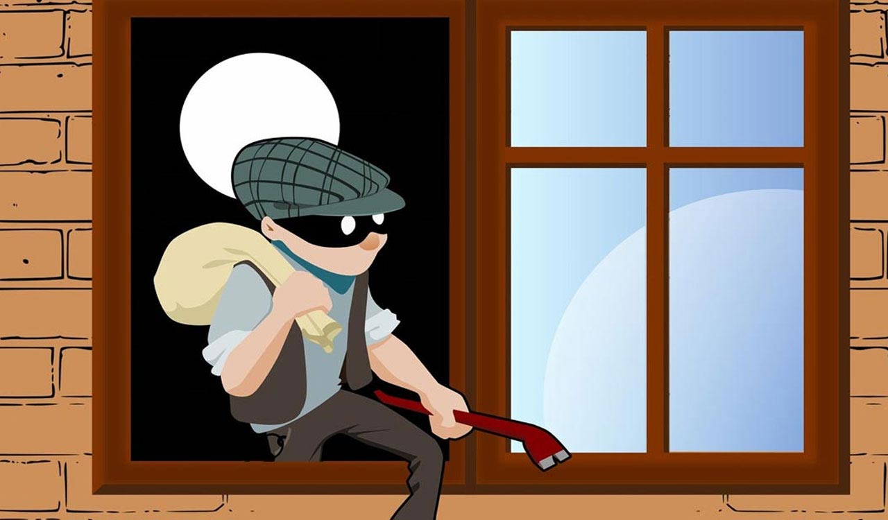 Armed men rob SBI branch in Karnataka of cash, gold worth Rs 21 crore