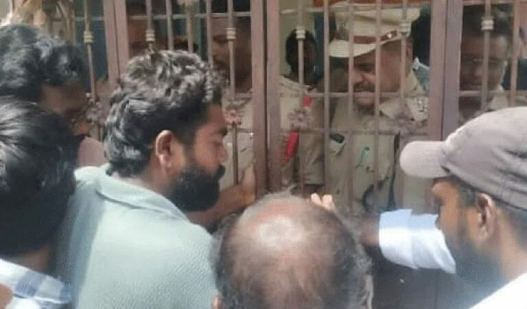 Villagers detain forest officials in Sircilla