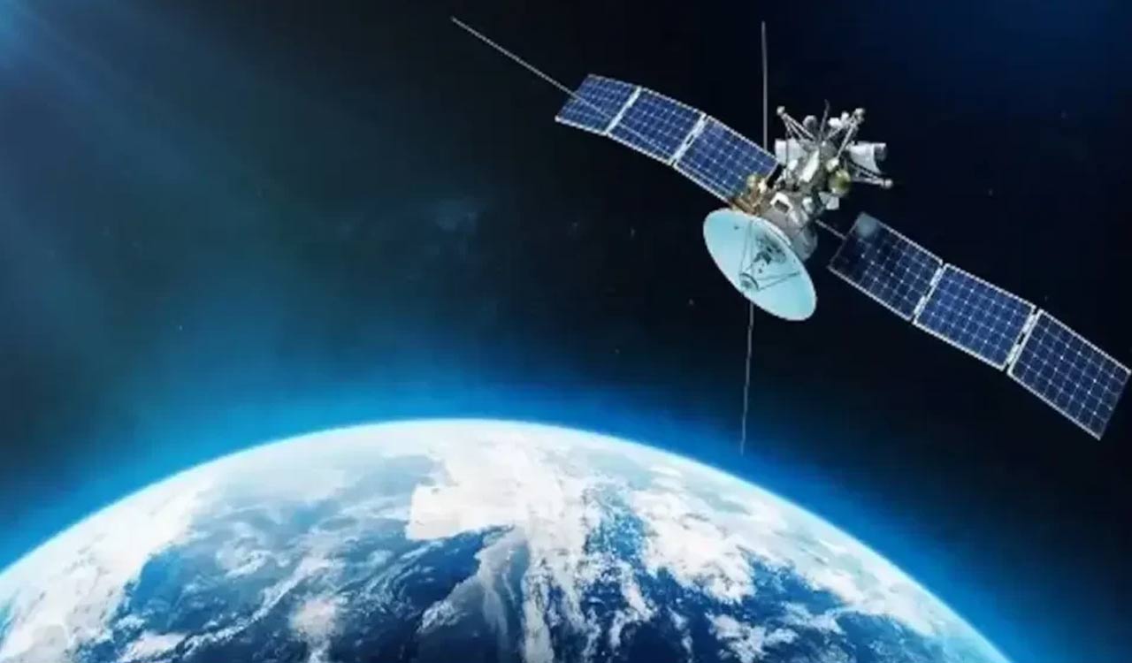 All-girls team of Mission ShakthiSAT meets President Murmu