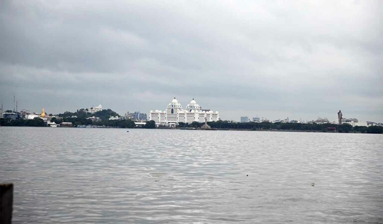 Hyderabad: Heavy inflows in Hussain Sagar, GHMC on alert