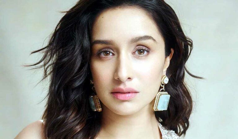 Shraddha Kapoor relishes jalebis during shoot; says ‘Shooting toh bahana hai’