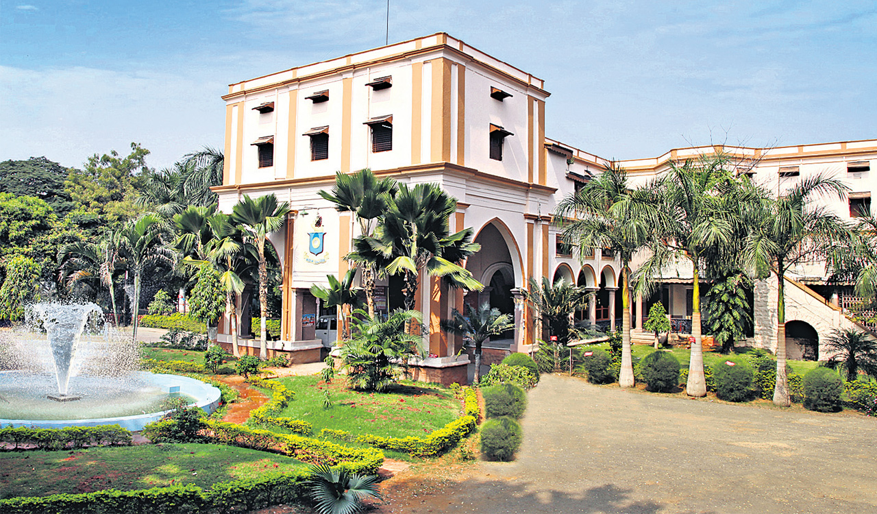 Students shun government degree colleges in Telangana