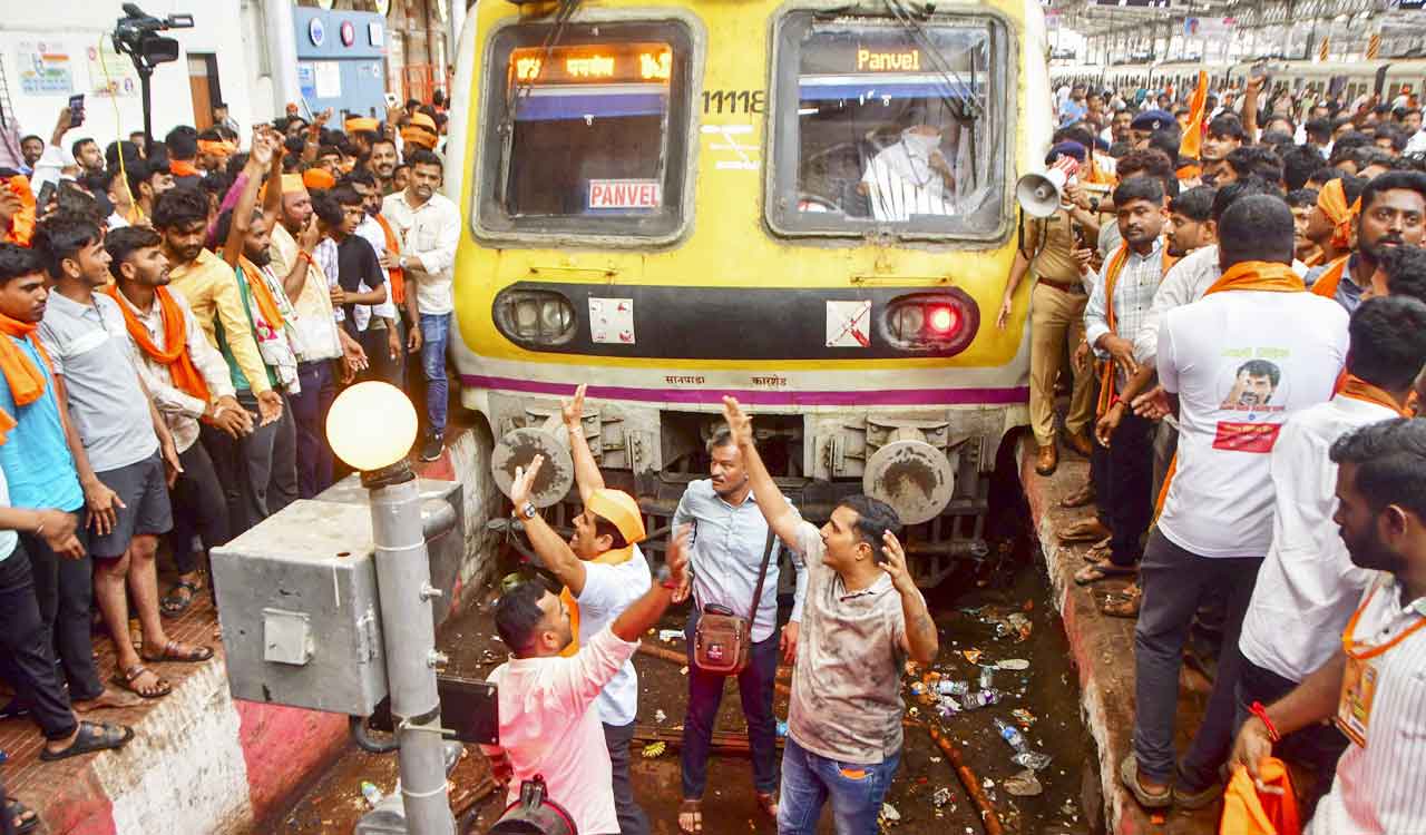 Maratha quota protesters’ games, slogans and leftover food bring chaos to Mumbai