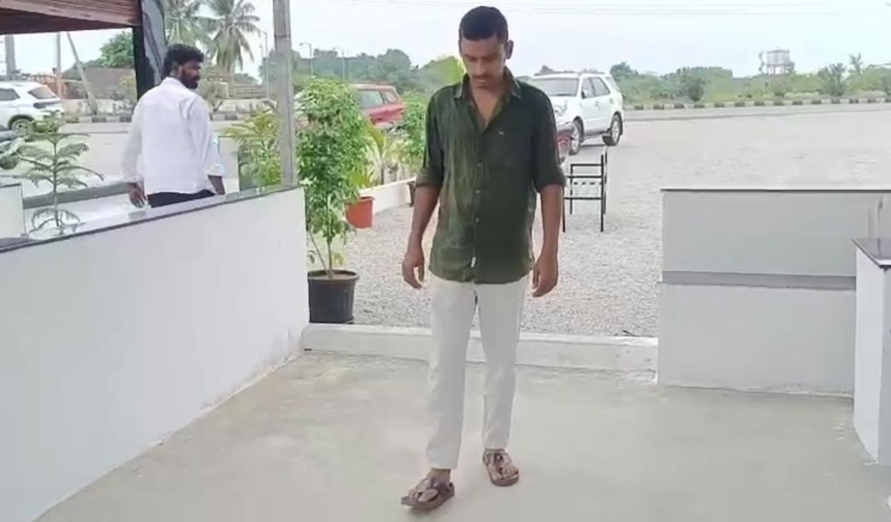 Watch: Tribal farmer protesting for urea tortured, abused by police in Nalgonda