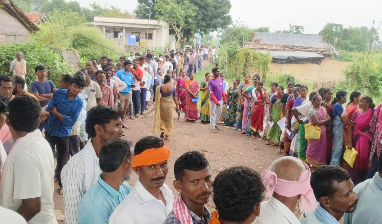 Farmers throng cooperative outlets in Adilabad for scarce urea supplies