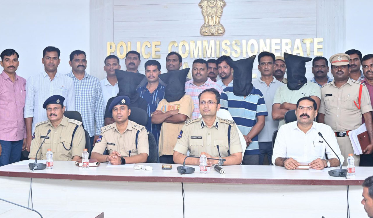 Warangal police seize 750 kg ganja worth Rs 3.81 crore, four smugglers held near Khanapur