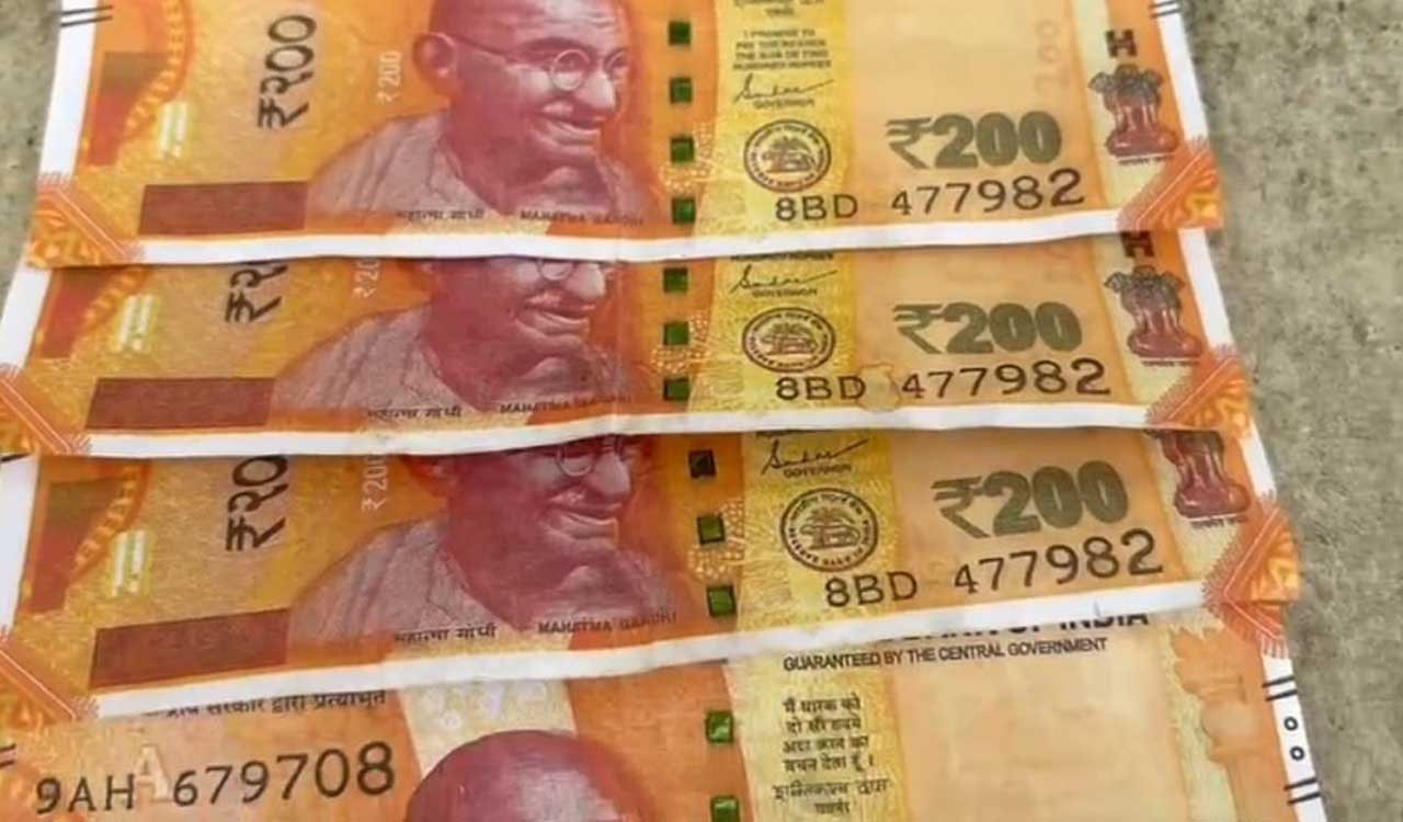 Woman vendor cheated with fake Rs 200 notes in Dubbak market, police launches probe