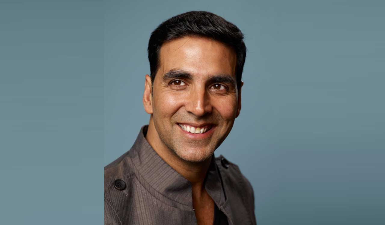 Akshay Kumar reveals who he ‘loves more’