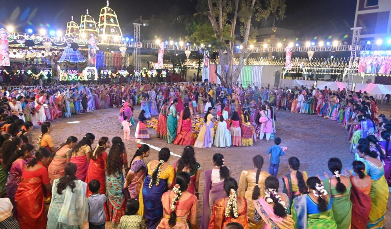 Engilipula Bathukamma celebrated with fervour across Karimnagar
