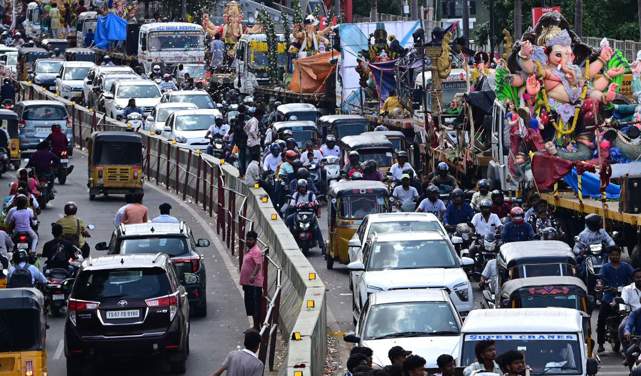 Hundreds of Ganesh idols line up at Hussain Sagar for early immersion before lunar eclipse