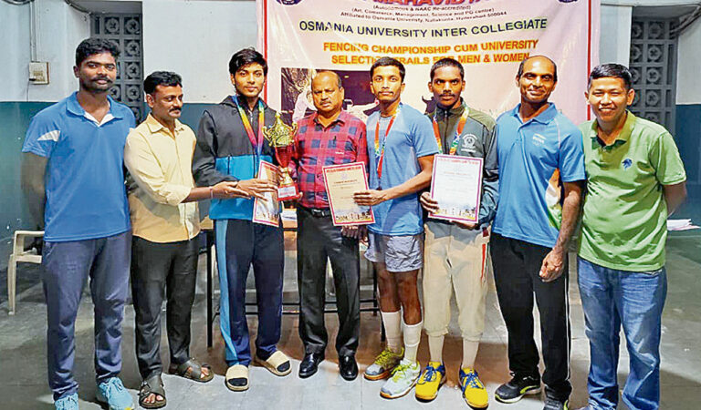 Hindi Maha Vidyalaya wins inter-college fencing championship