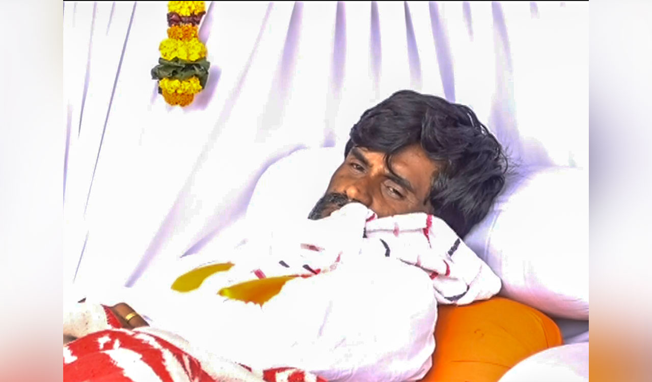 Maratha quota protest enters 4th day; Jarange vows to stop drinking water