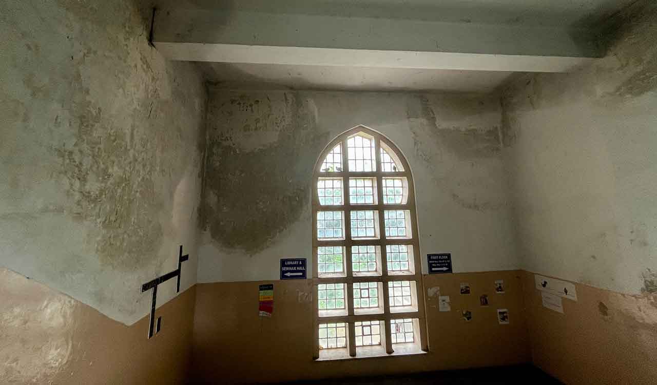 Hyderabad: Osmania University law college building crumbles