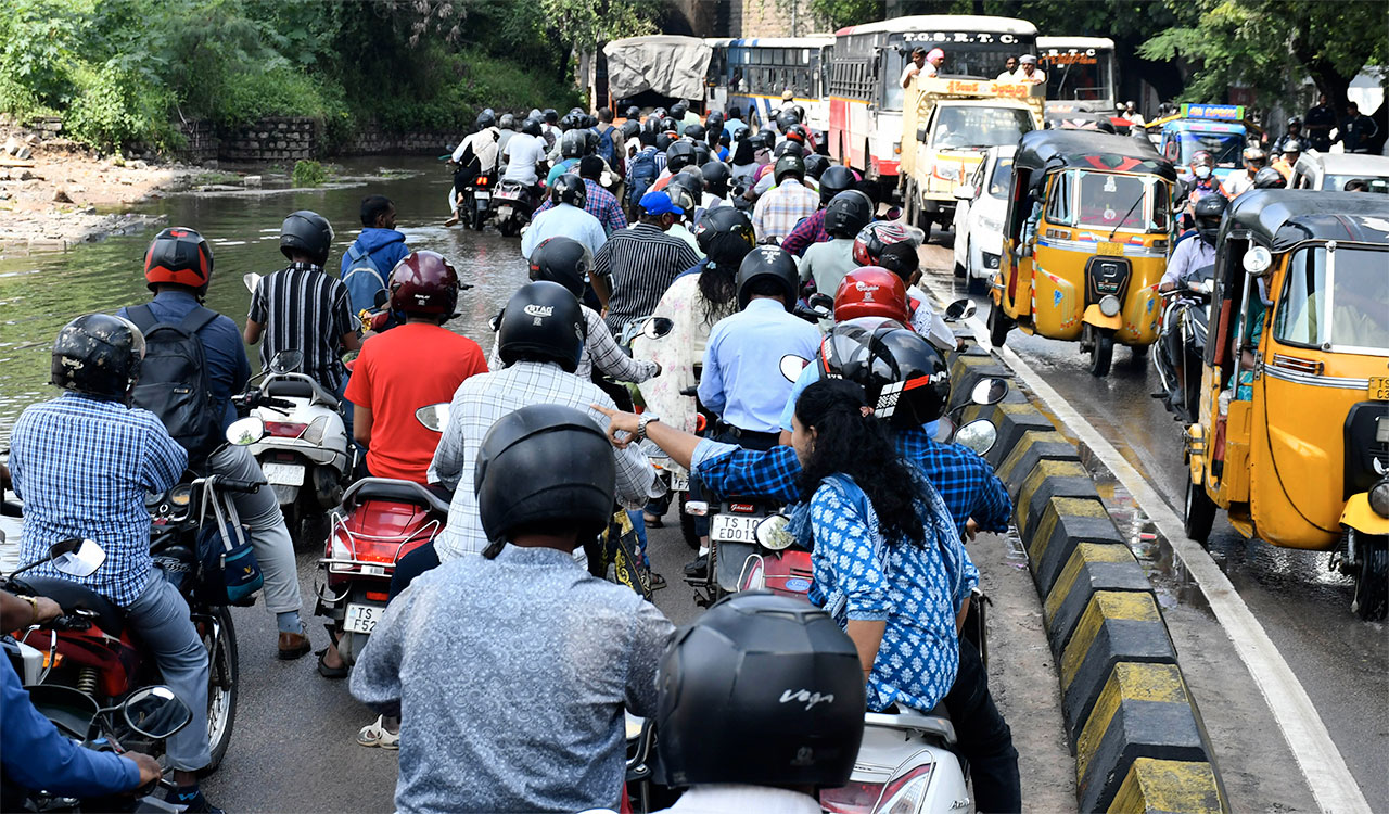 Hyderabad: Floodwaters continue to inundate colonies, damage property in city