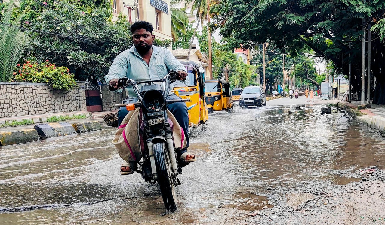 Hyderabad roads riddled with potholes and sewage overflow