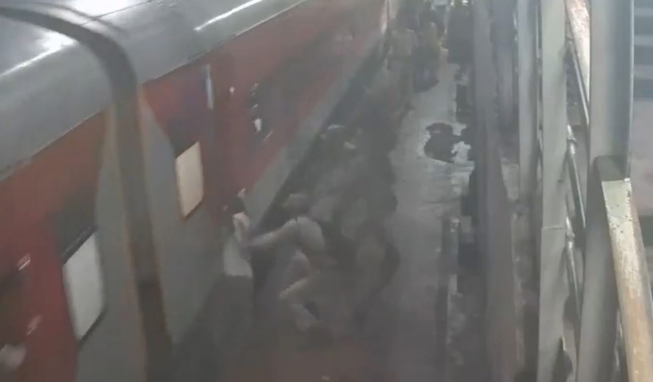 Heroic act by RPF Constable prevents mishap at Secunderabad Rly Station