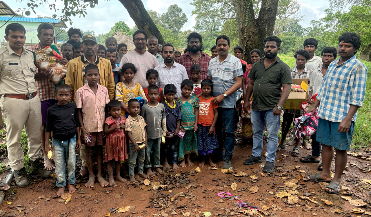 Techie distributes blankets, food to Chenchu families in Nallamala