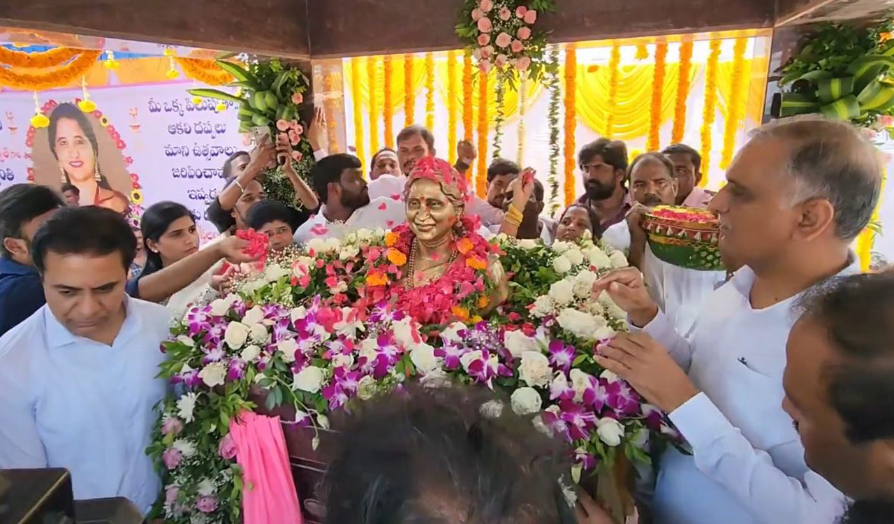 KTR, Harish Rao unveil Charlakola Shweta statue in Nagarkurnool